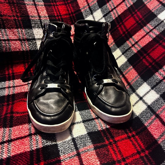 Women’s size 9 Guess shoes - Picture 2 of 7